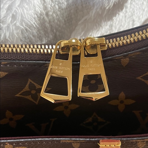Louis Vuitton Odeon MM Brown and Tan Monogram Crossbody - Picture 4 of 13